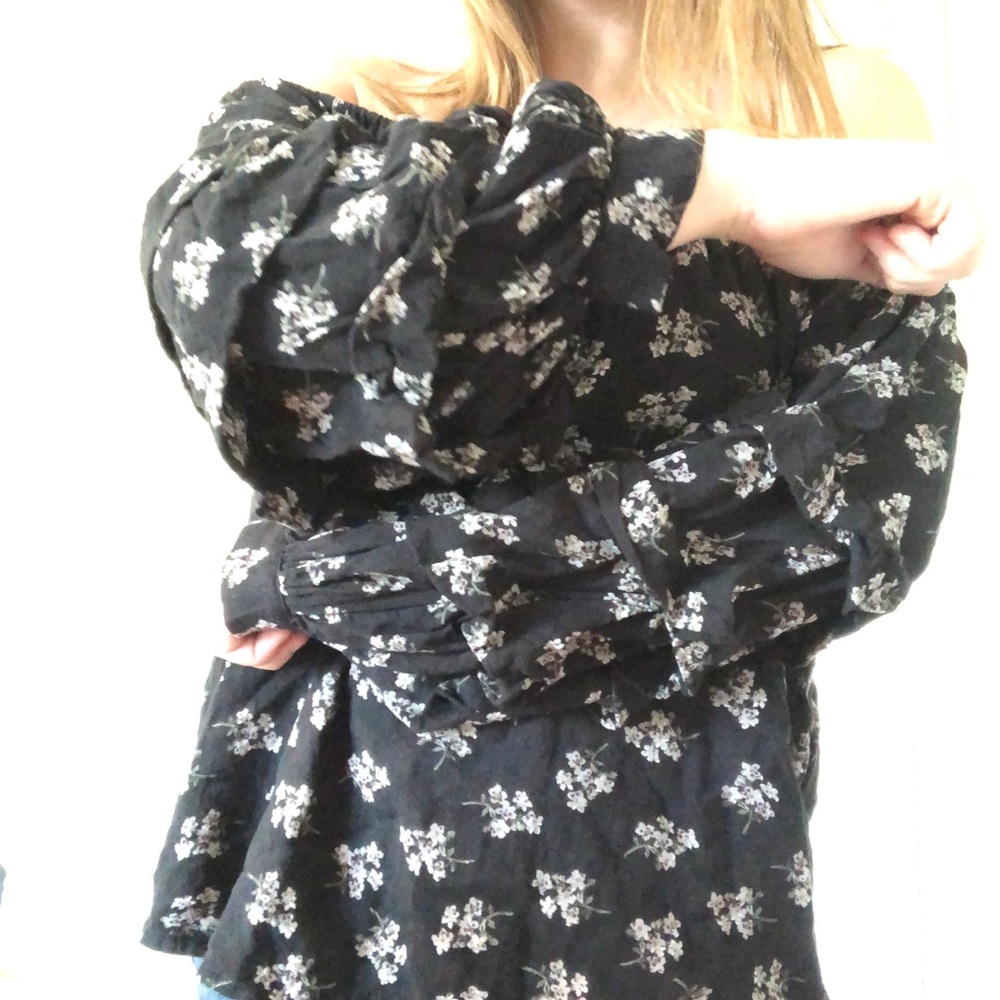 AE Ruffle Sleeve Off the Shoulder Top - Picture 6 of 6
